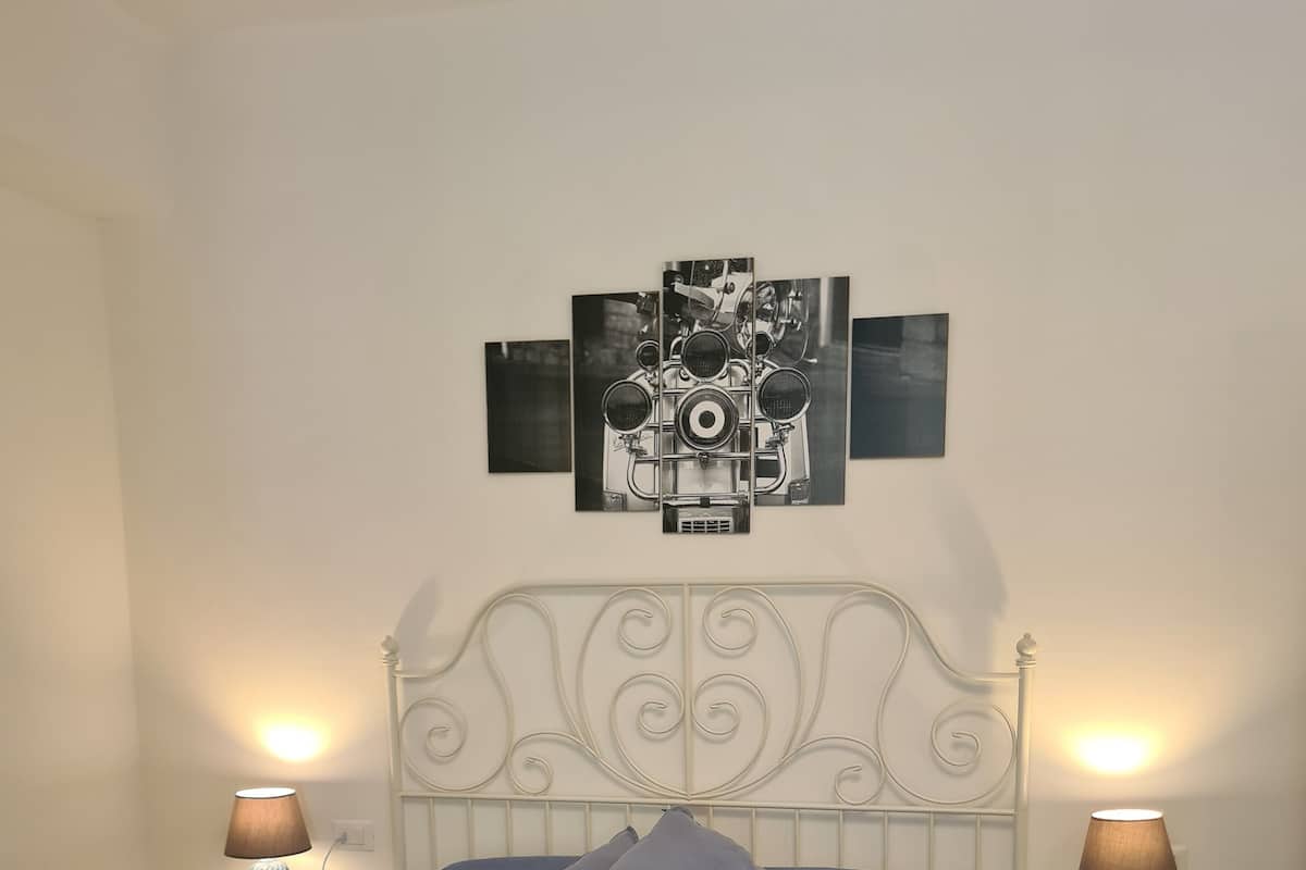 Habitación doble, balcón, vista a la ciudad | Minibar, caja de seguridad en la habitación, wifi gratis y ropa de cama
