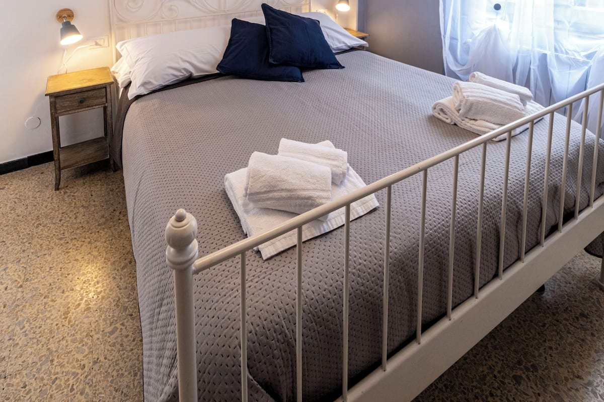 Comfort Double Room, Balcony, City View | Minibar, in-room safe, free WiFi, bed sheets