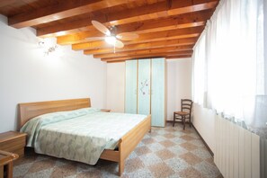 2 bedrooms, bed sheets - Dimora Sara -apeliving- Pellestrina Ve (Venezia)
