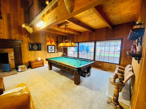 Charming 4-bedroom Cabin in Peaceful Lake Arrowhead