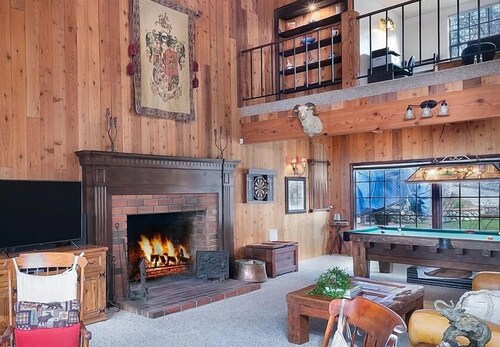 Charming 4-bedroom Cabin in Peaceful Lake Arrowhead