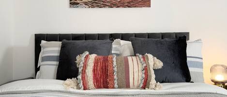 2 dormitoris, planxa i posts de planxar, wifi gratuïta i roba de llit