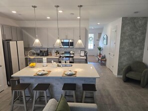 Micro-ondes, four, plaque de cuisson, lave-vaisselle