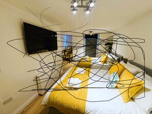 1 bedroom, iron/ironing board, free WiFi, bed sheets - Charming Apt (Edinburgh)