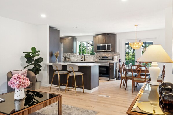 Private kitchen - Perfect 3-bedroom house in Burien (Burien)