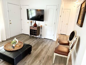 Living area - Newnan Gem (Newnan)