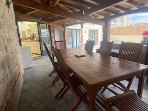 Outdoor dining - CHEZ MIMI - Holiday home (Jard-sur-Mer)