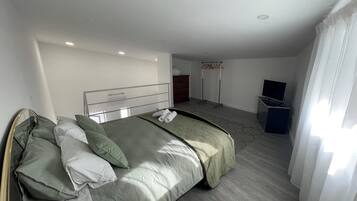 1 dormitorio, tabla de planchar con plancha, wifi gratis y ropa de cama