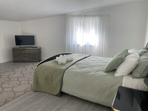 1 habitación, tabla de planchar con plancha, wifi gratis y ropa de cama
