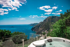 Outdoor spa tub - Estate4home - Casa Fifì (Positano)