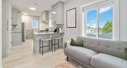 Charming 2 BR Lane way home