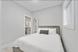 2 室のベッドルーム、アイロン / アイロン台、WiFi、ベッドシーツ