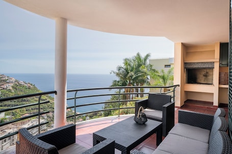 Property grounds. With barbecue and sea view balcony - Palmasol
