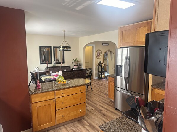 Interior - Charming 2-bedroom house with AC, WiFi in awesome Kalamazoo (Kalamazoo)