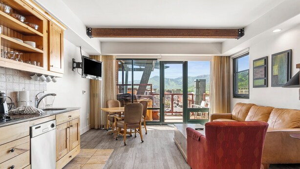 Condo, 2 habitaciones | Área de sala de estar