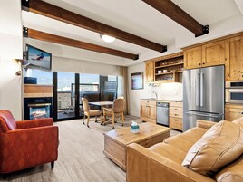 Coffee/tea maker, paper towels