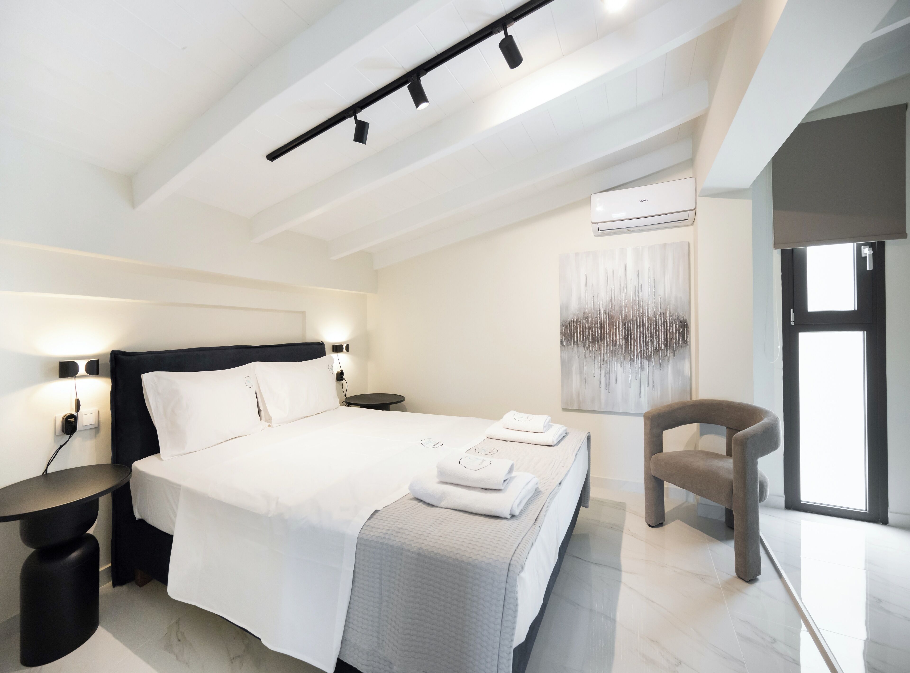 Duplex luxo, vista para o mar | Cortinas blackout, ferros/tábuas de passar roupa, Wi-Fi de cortesia
