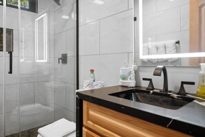 Bathroom - Timber Wolf Tavern (Big Bear Lake)