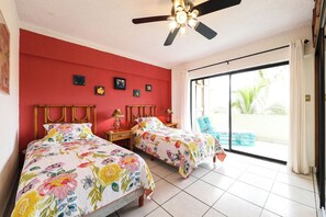 2 quartos, cofres nos quartos, ferros/tábuas de passar roupa