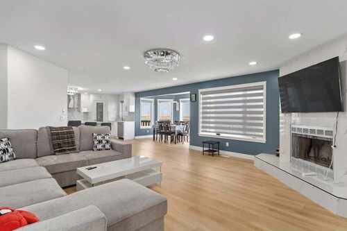 Acreage | 5 bdrm | King Bed |Wood Fireplace | AC