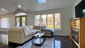 Executive Villa, Garden View | Living area