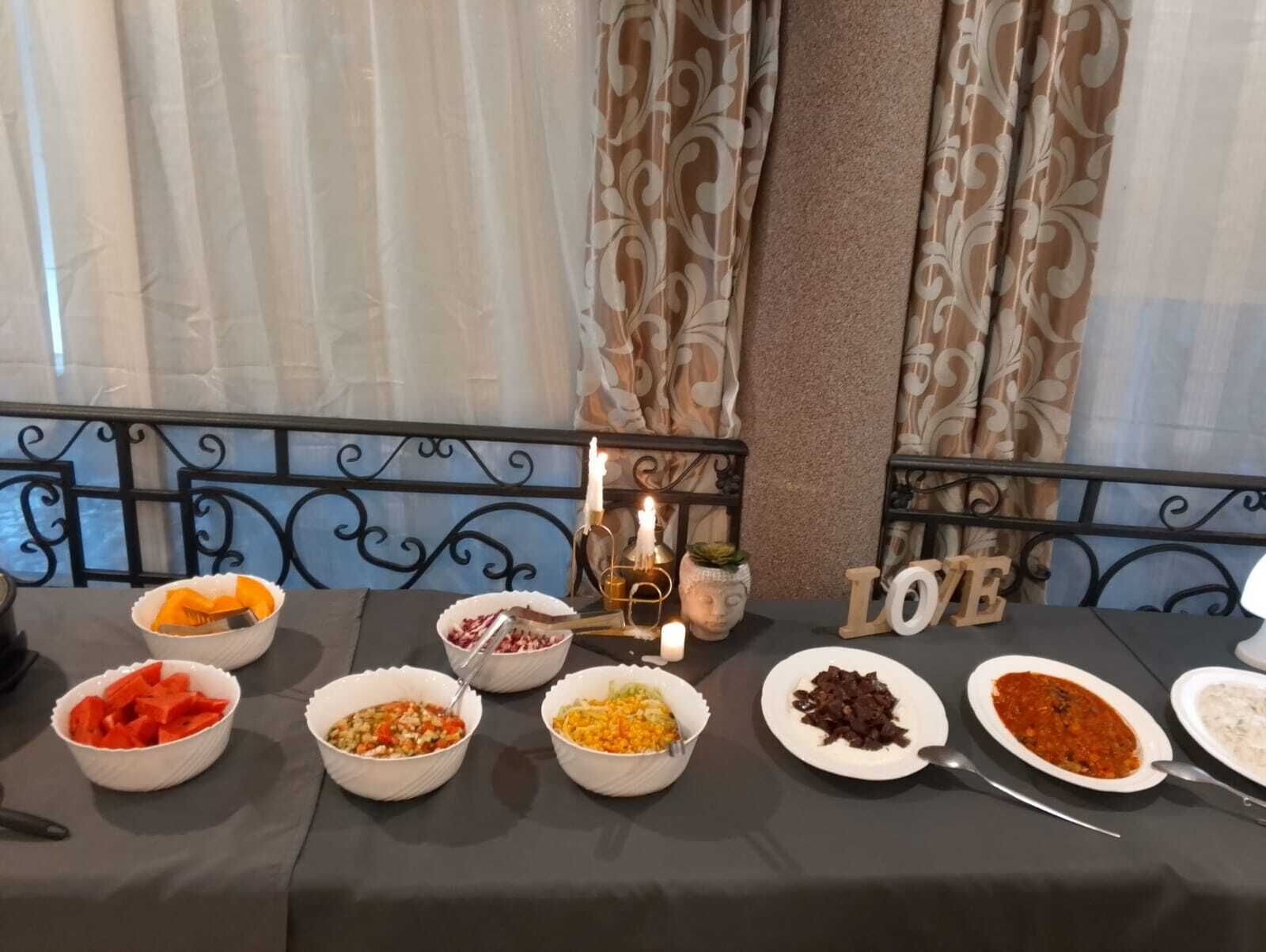 Sudah termasuk sarapan prasmanan setiap hari