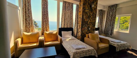 Chambre avec lits jumeaux, balcon