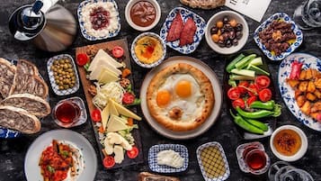Free daily buffet breakfast
