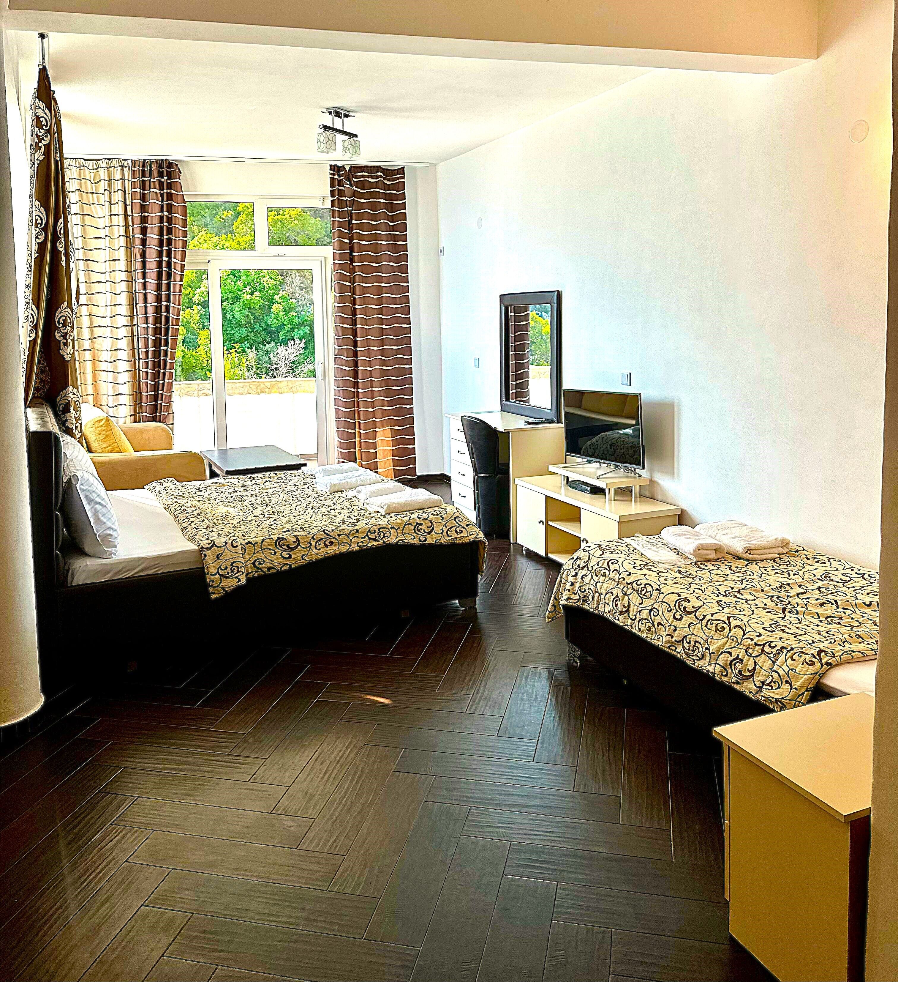 Desk, free WiFi