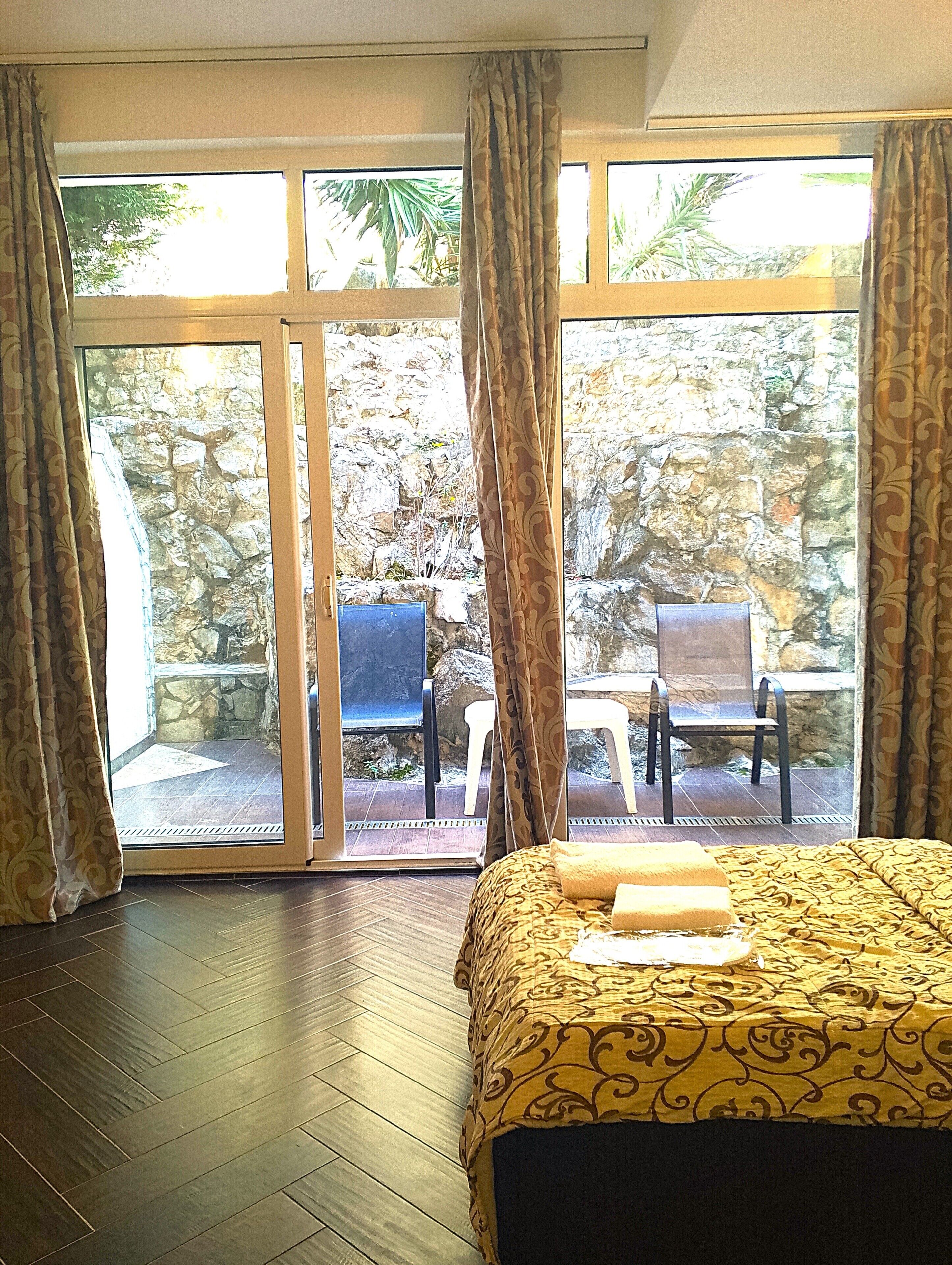 Classic Double Room, Balcony, Ocean View | Desk, free WiFi