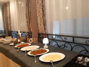 Free daily buffet breakfast - AZURA BAY HOTEL (Dobra Voda)
