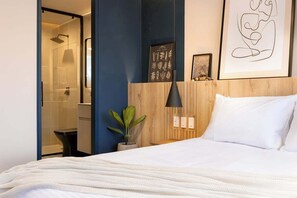 2 bedrooms, WiFi, bed sheets - Digital Nomad Paradise 2BR unit Steps from Manila (Medellín)