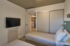Premium appartement | Individueel gedecoreerd, een bureau, een laptopwerkplek, gratis wifi
