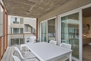 Căn hộ, quang cảnh một góc biển | Ban công