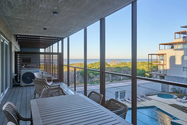 アパートメント 2 ベッドルーム パーシャルシービュー | 部屋からの景観