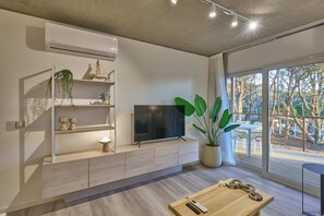 Apartment, 2 Bedrooms | Living area