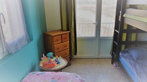 3 chambres, fer et planche à repasser, Wi-Fi gratuit, draps fournis