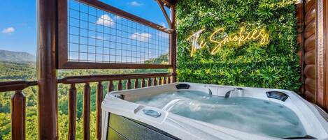 Tina de hidromasaje al aire libre