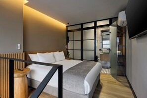 Grand Studio | Down comforters, minibar, in-room safe, blackout drapes - Calle Flora Hotel by Jalo (Medellín)
