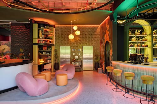 Coin salon dans le hall