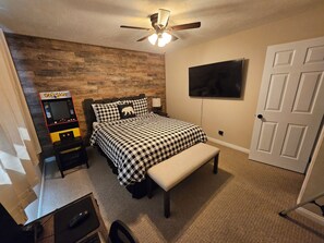 2 bedrooms, iron/ironing board, WiFi, bed sheets - Cozy, beautifully cabin steps away from hiking and minutes from Big Bear lake (Big Bear)