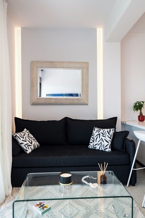 Luksus-lejlighed - havudsigt - ved pool | Opholdsområde | 50-tommers TV med digitale kanaler