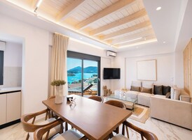 Duplex superluxo, vista para o mar | Área de estar | TV 50 polegadas com canais digitais