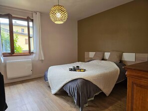 4 dormitorios, tabla de planchar con plancha, wifi gratis y ropa de cama