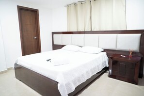 2 bedrooms, iron/ironing board, bed sheets