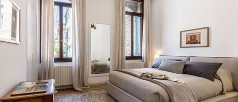 2 slaapkamers, een strijkplank/strijkijzer, gratis wifi, beddengoed