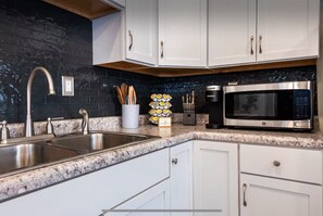 Microwave, oven, stovetop, coffee/tea maker