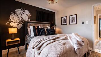 2 slaapkamers, een kluis op de kamer, een bureau