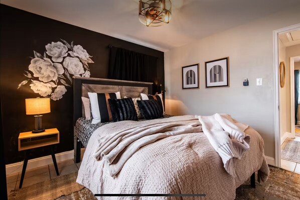 2 bedrooms, in-room safe, desk, iron/ironing board