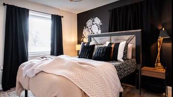 2 chambres, coffre-fort, bureau, fer et planche à repasser